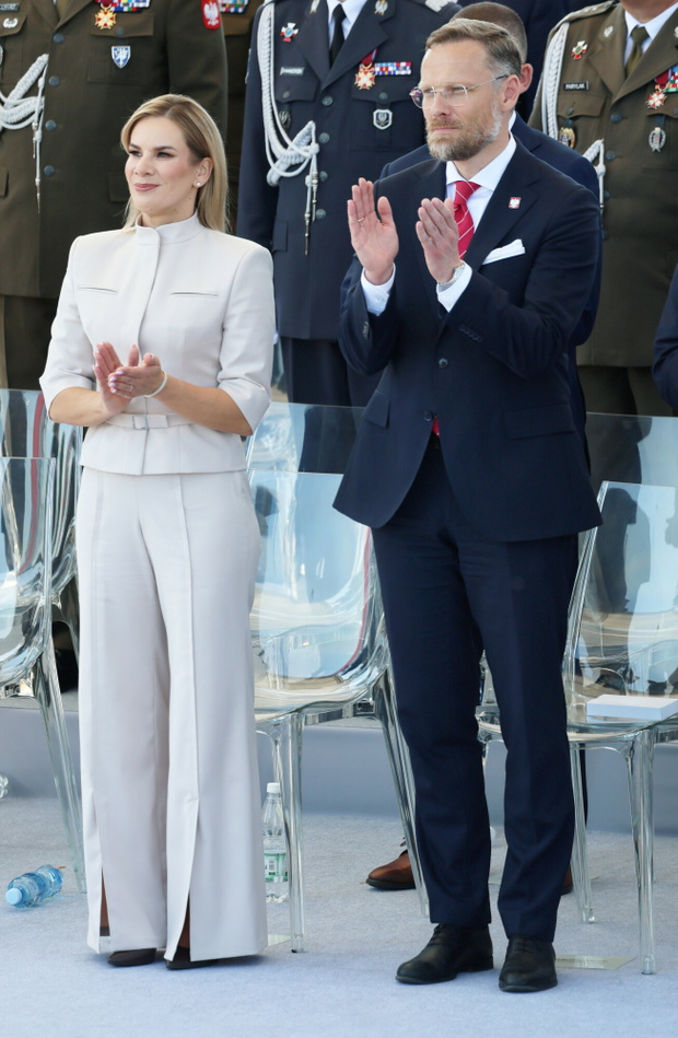 Marta Nawrocka i poseł Zbigniew Bogucki na obchodach Święta Wojska Polskiego