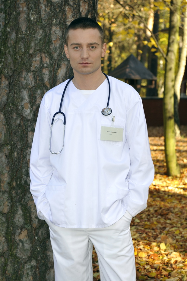 Marcin Rogacewicz na planie serialu "Na dobre i na złe", rok 2009
