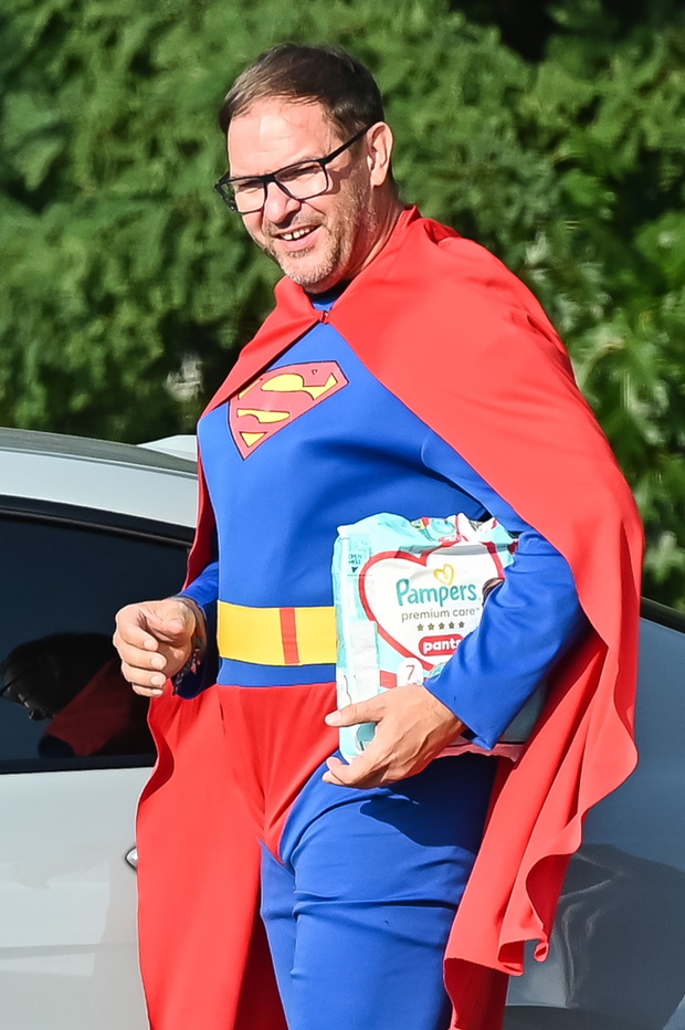 Tomasz Karolak "przyłapany" w... stroju Supermana