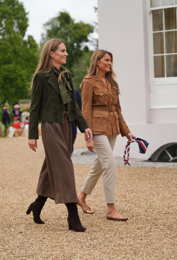 Księżna Kate w modnych kozakach "Royal Hazel Suede" na spotkaniu z pierwszą damą USA, Melanią Trump