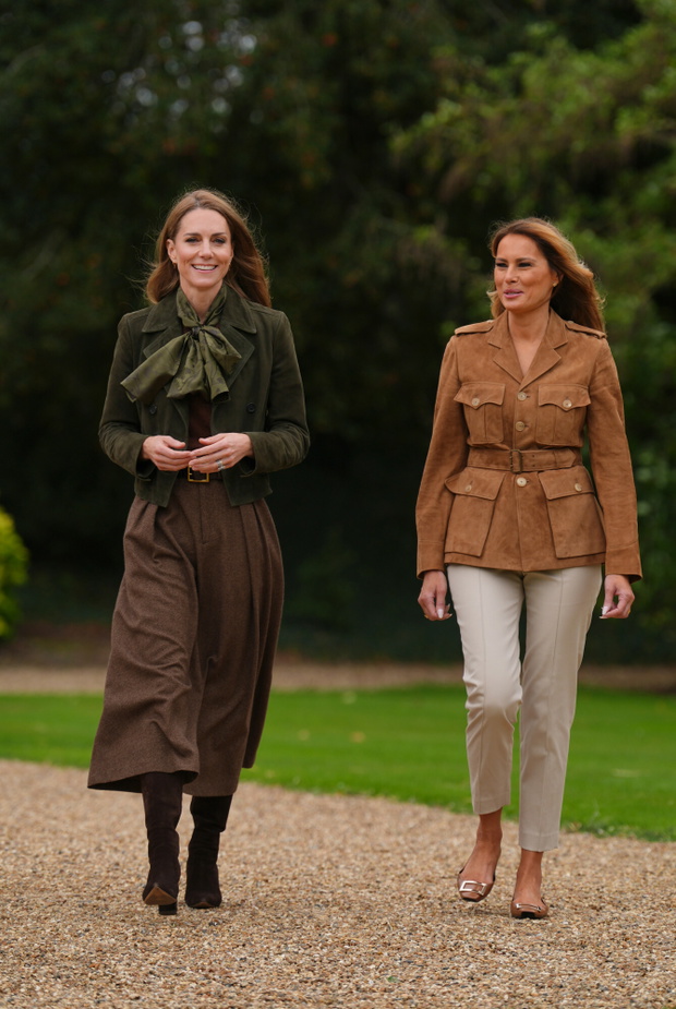Księżna Kate w modnych kozakach "Royal Hazel Suede" na spotkaniu z Melanią Trump