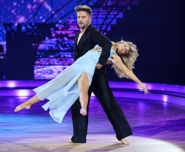 Agnieszka Kaczorowska i Marcin Rogacewicz w tańcu współczesnym "Tańcu z gwiazdami"