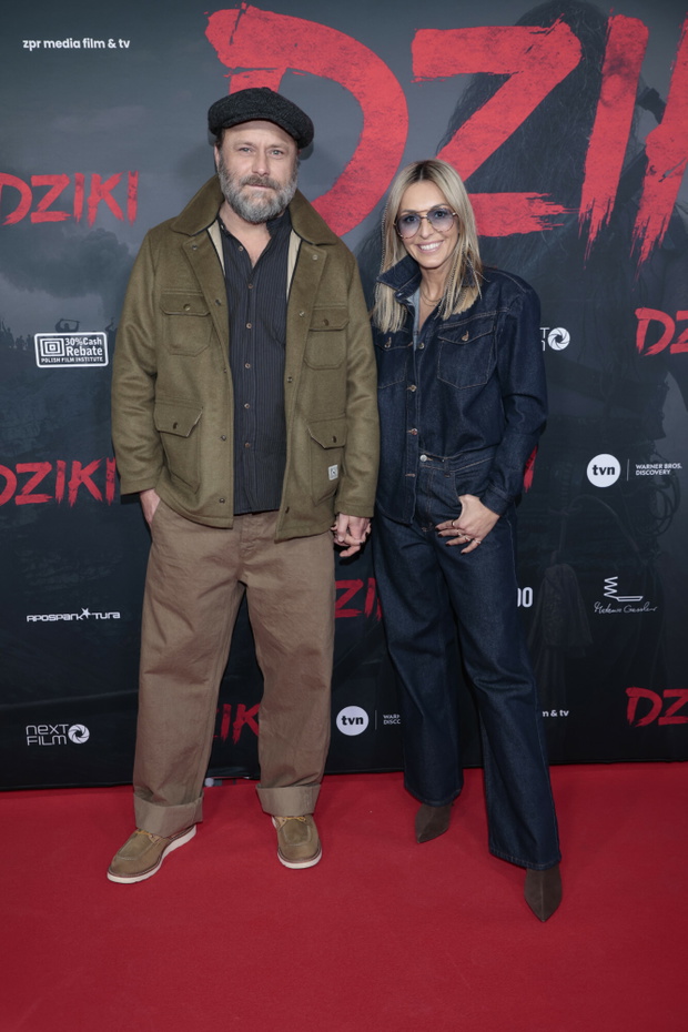 Leszek Lichota z nową partnerką na premierze filmu "Dziki"
