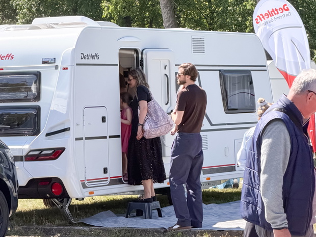 Prowadzący "Love is Blind" przyłapani przez paparazzi
