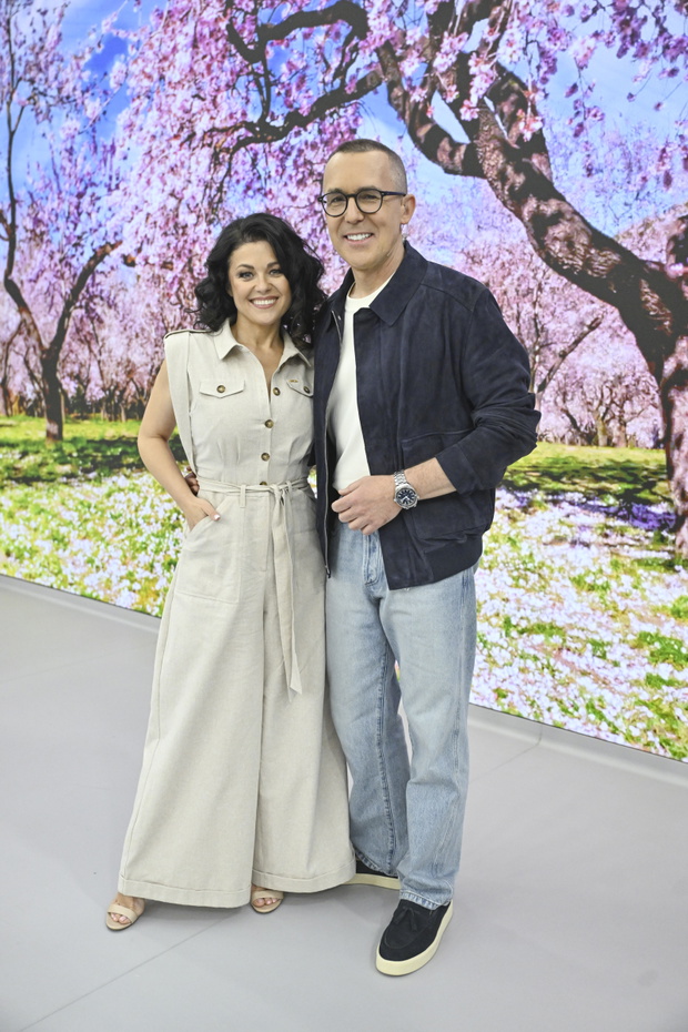 Katarzyna Cichopek w modnym kombinezonie "sand utility jumpsuit" w "Halo tu Polsat"
