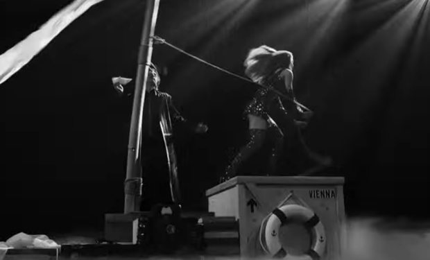 Półfinał Eurowizji 2026 zaczął się od "wpadki"? Prowadzący zaśpiewali "Wasted Love" i zawrzało