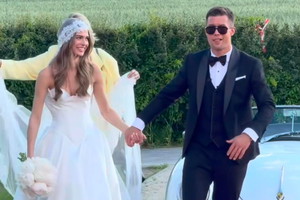 Uwielbiany wokalista zaśpiewał na weselu Julii Suryś z "TzG"