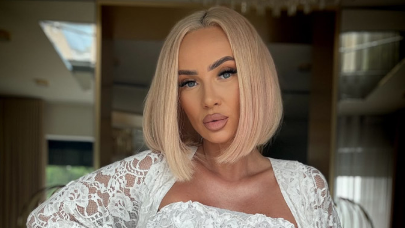 Latem "lace shorts" wyprą klasyczne jeansowe krótkie spodenki. Izabela Macudzińska już lansuje ten trend