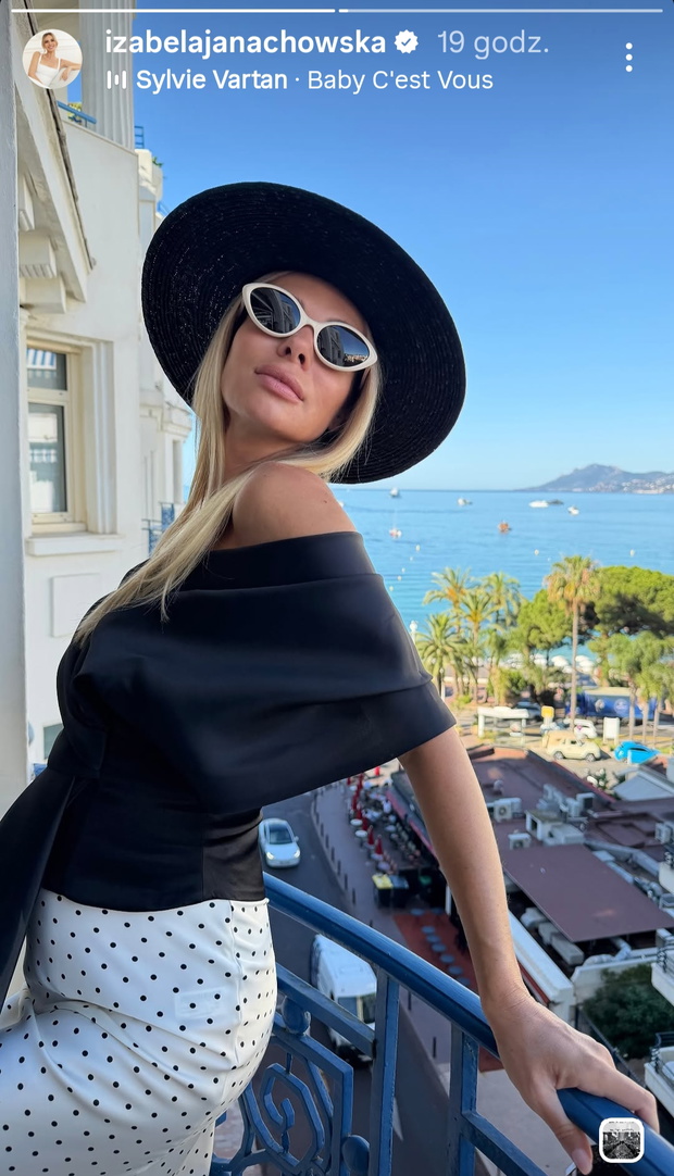 Izabela Janachowska w modnej bluzce "Bottom Knot" na lato