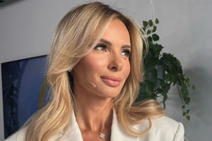 Izabela Janachowska lansuje bluzki "Bottom Knot" w stylu "old money". To będzie hit lata