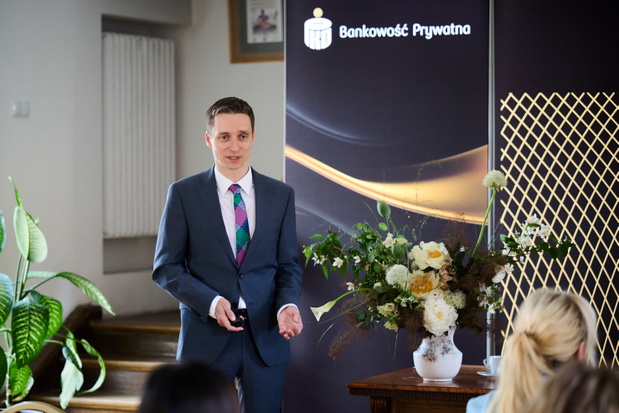 Łukasz Mickiewicz - menedżer ds. komunikacji inwestycyjnej PKO Banku Polskiego, prowadzący warsztat dla uczestników konferencji ELLE About Fashion, fot. A. Stykowski