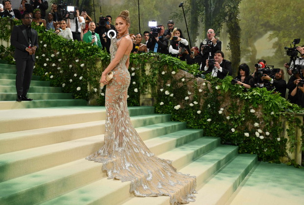 Met Gala 2024: Jennifer Lopez