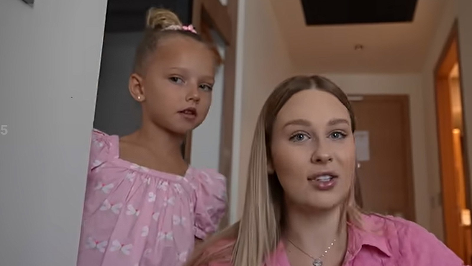 6-letnia córka Andziaks śmieje się z jej zdjęć paparazzi. Zobaczyła je na TikToku
