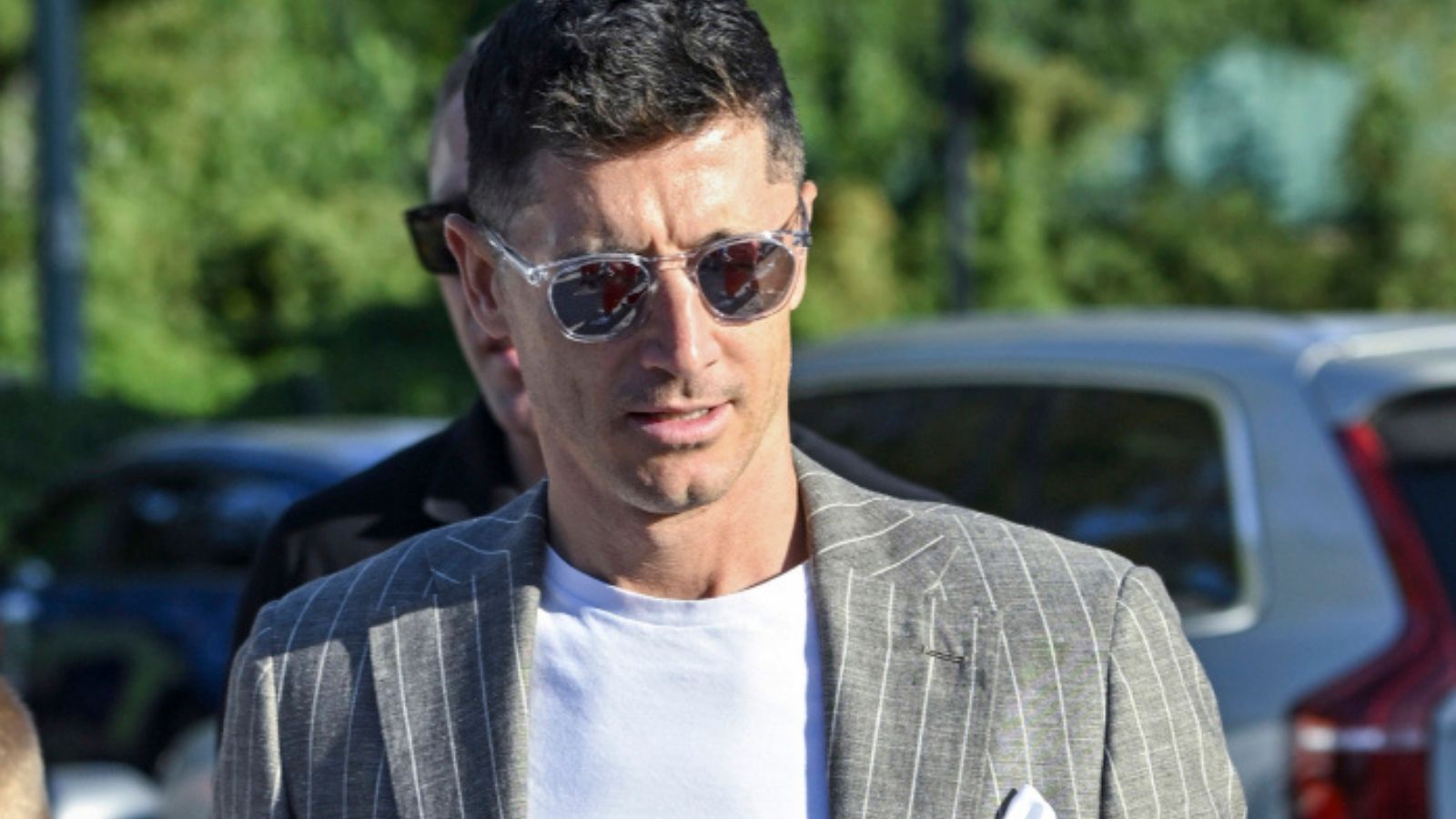 Robert Lewandowski spędza ostatnie dni w kraju wśród celebrytów. Tak bawią się w jego knajpie