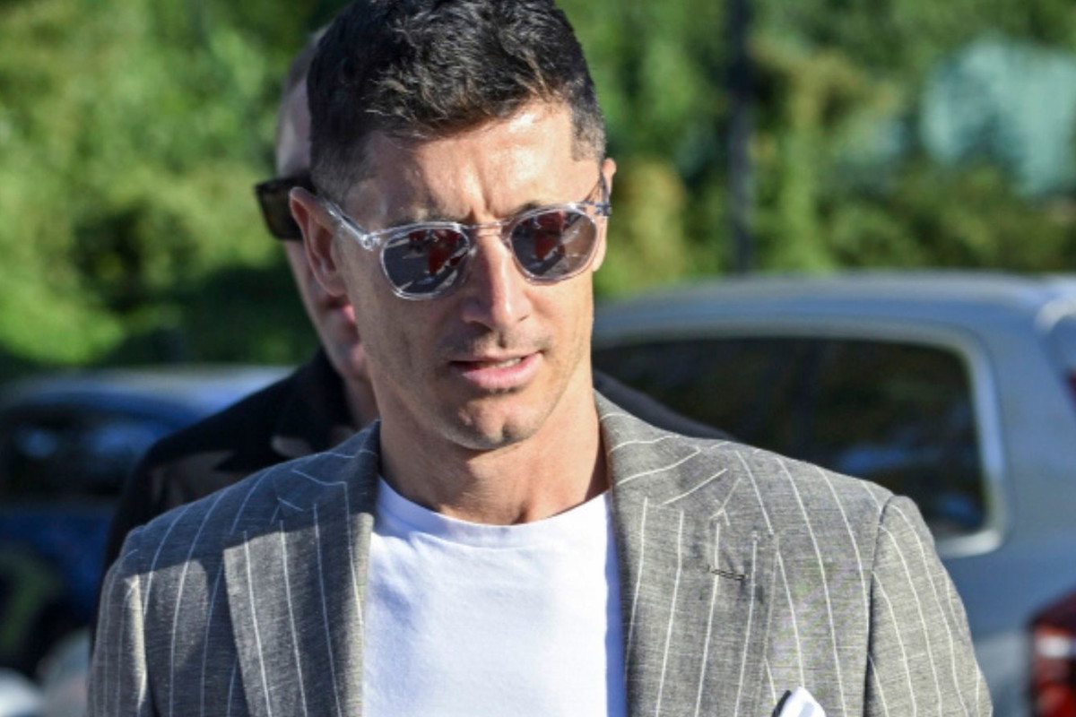 Robert Lewandowski spędza ostatnie dni w kraju wśród celebrytów. Tak bawią się w jego knajpie
