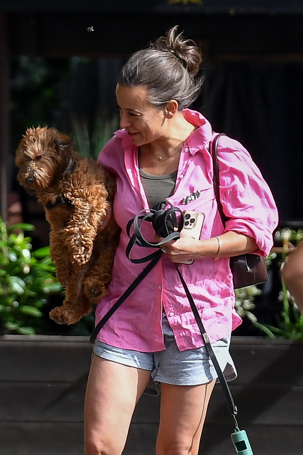Anna Mucha uchwycona przez paparazzi