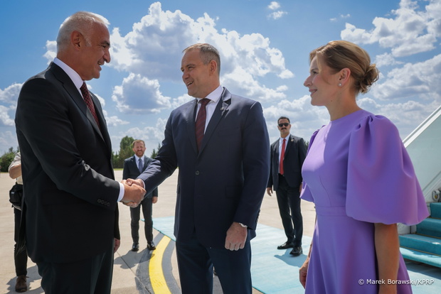 Marta Nawrocka zachwyciła w Turcji. Wszyscy patrzą na lawendową stylizację