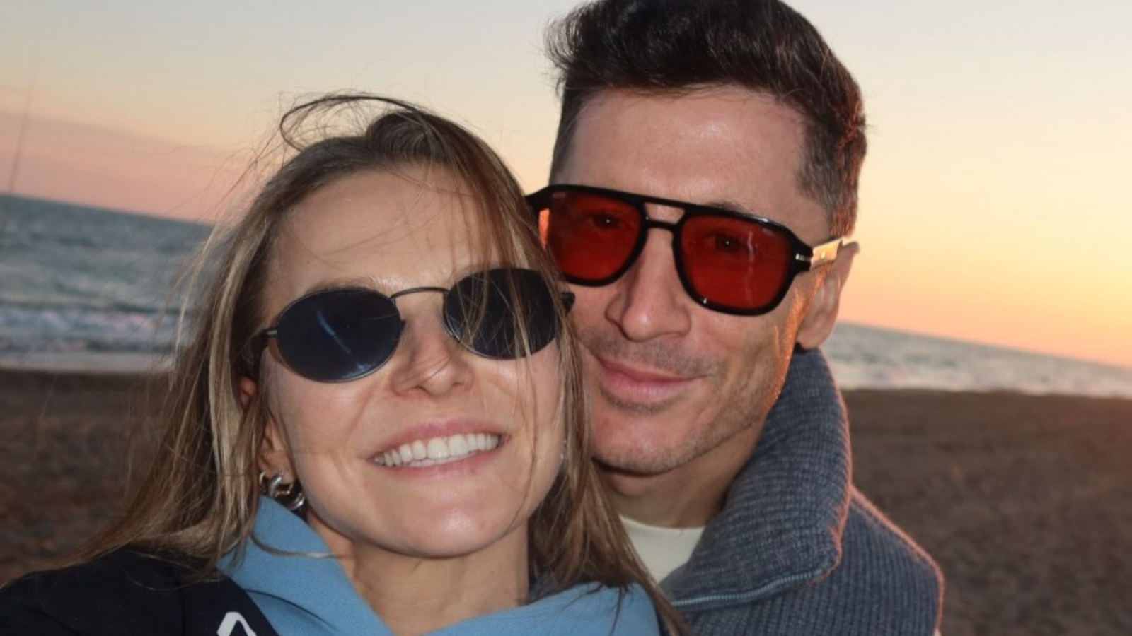 Anna i Robert Lewandowscy w czułych objęciach. Tak bawią się na wakacjach przed przeprowadzką do Chicago. Jeden kadr rozpalił sieć