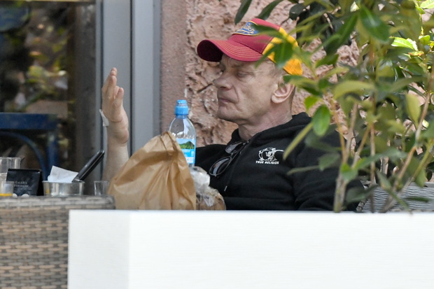 Bartosz Żukowski z tajemniczą brunetką w restauracji