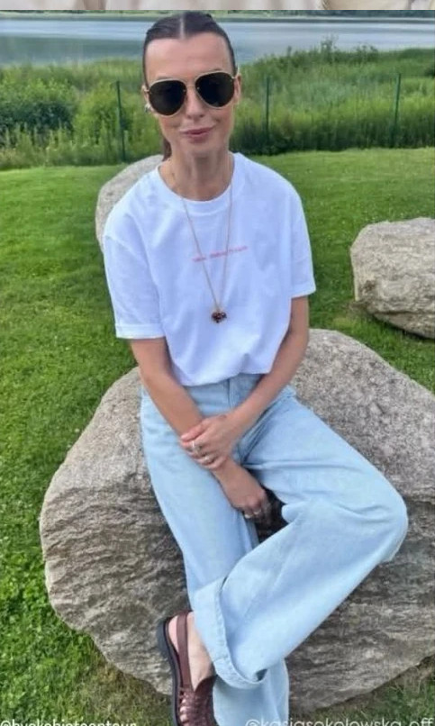 Kasia Sokołowska w modnych ażurowych sandałkach ''retro chic'' typu ''fisherman''