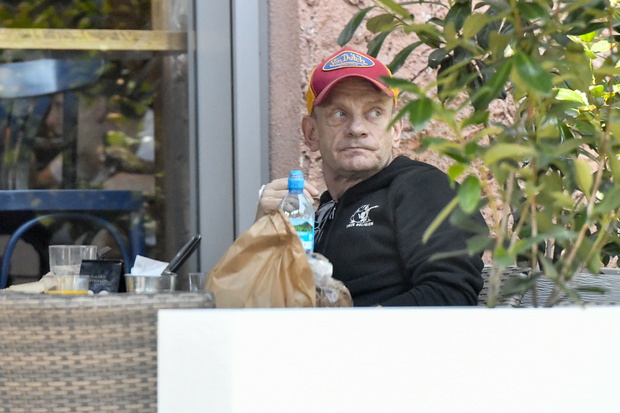 Bartosz Żukowski z tajemniczą brunetką w restauracji
