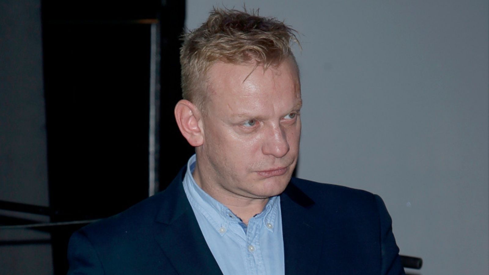 Bartosz Żukowski przyłapany z tajemniczą kobietą w restauracji. Tak dziś wygląda serialowy Walduś Kiepski