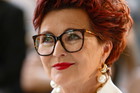 Komplet w odcieniu "shiny cream" to hit sezonu. Jolanta Kwaśniewska wygląda w nim zjawiskowo