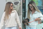 Małgorzata Rozenek na spacerze z Radosławem i Heniem. Paparazzi patrzyli na jej szorty "light wash baggy shorts". To hit lata 2026
