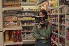 5 seriali cozy mystery na Netfliksie. Idealne na letni wieczór