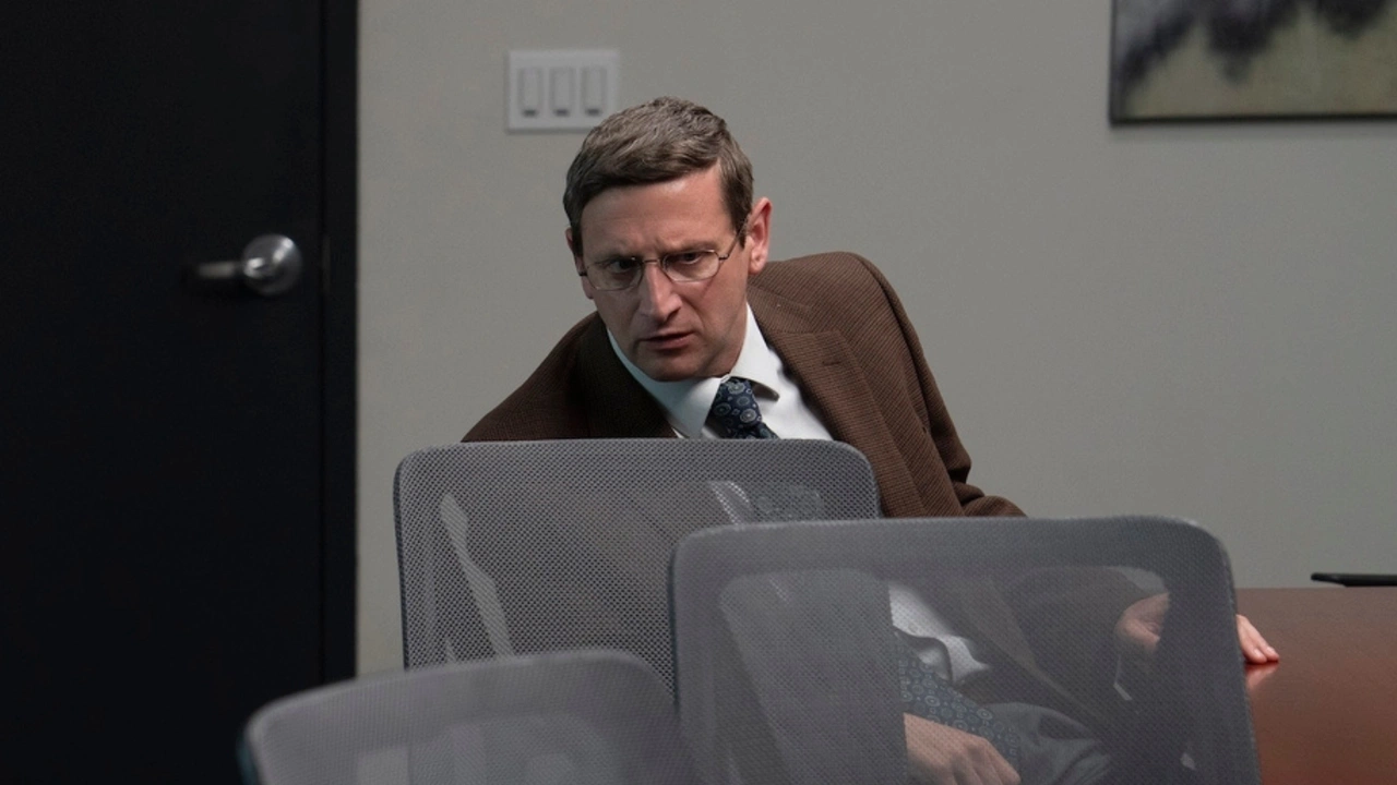 Dostał obsesji na punkcie krzeseł. Ten serial na HBO Max jest szalony i wciąga jak diabli