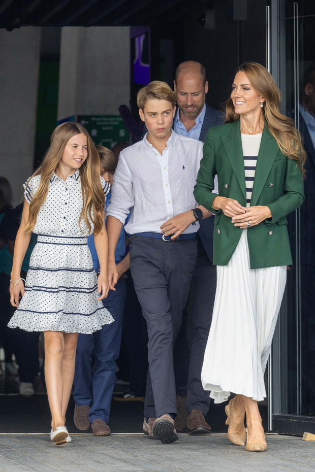 Książę William i Księżna Kate z dziećmi podczas finałowego weekendu Igrzysk Wspólnoty Narodów w Glasgow.