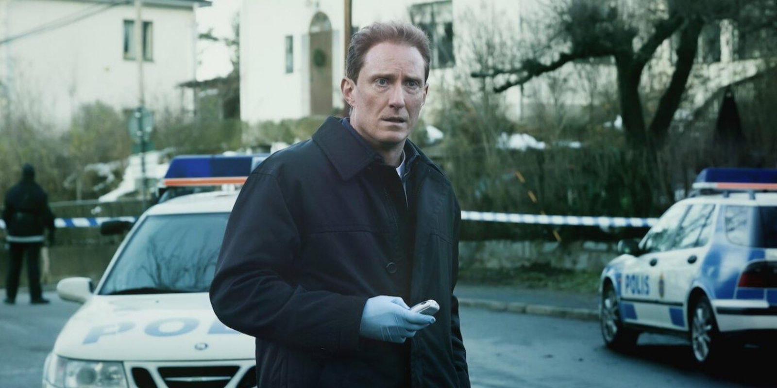 Morderstwa, zaginięcia i śledztwa pełne tajemnic. Oto 5 seriali detektywistycznych Netfliksa, które trzymają w napięciu do samego końca.
