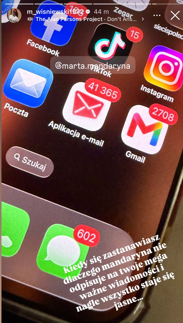 Michał Wiśniewski pokazała ekran telefonu Mandaryny