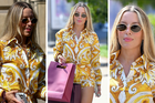 Wystrojona w komplet Dolce & Gabbana Ewa Chodakowska mknie ulicami Warszawy, ale popatrzcie na te buty. Paparazzi wszystko uchwycili