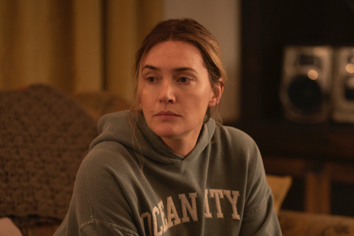 Zbrodnia, która wstrząsnęła małym miasteczkiem. Ten mroczny kryminał z Kate Winslet jest pełen zwrotów akcji