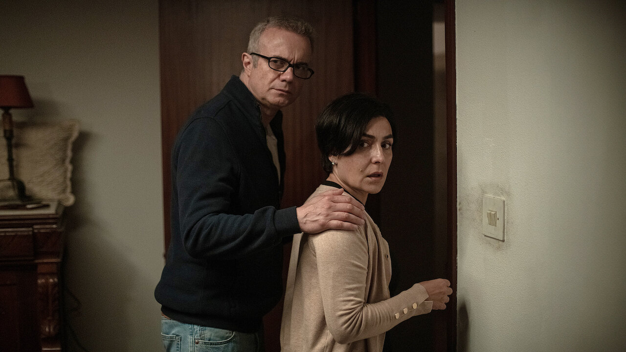 5 thrillerów Netfliksa idealnych na letni wieczór. Trudno je wyłączyć