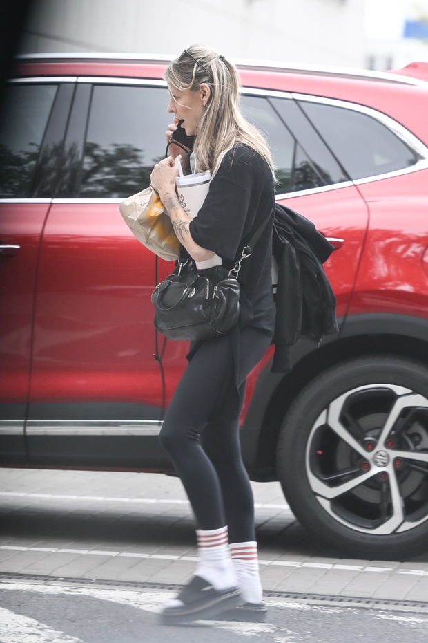 Zamyślona Mandaryna na nowych zdjęciach paparazzi.
