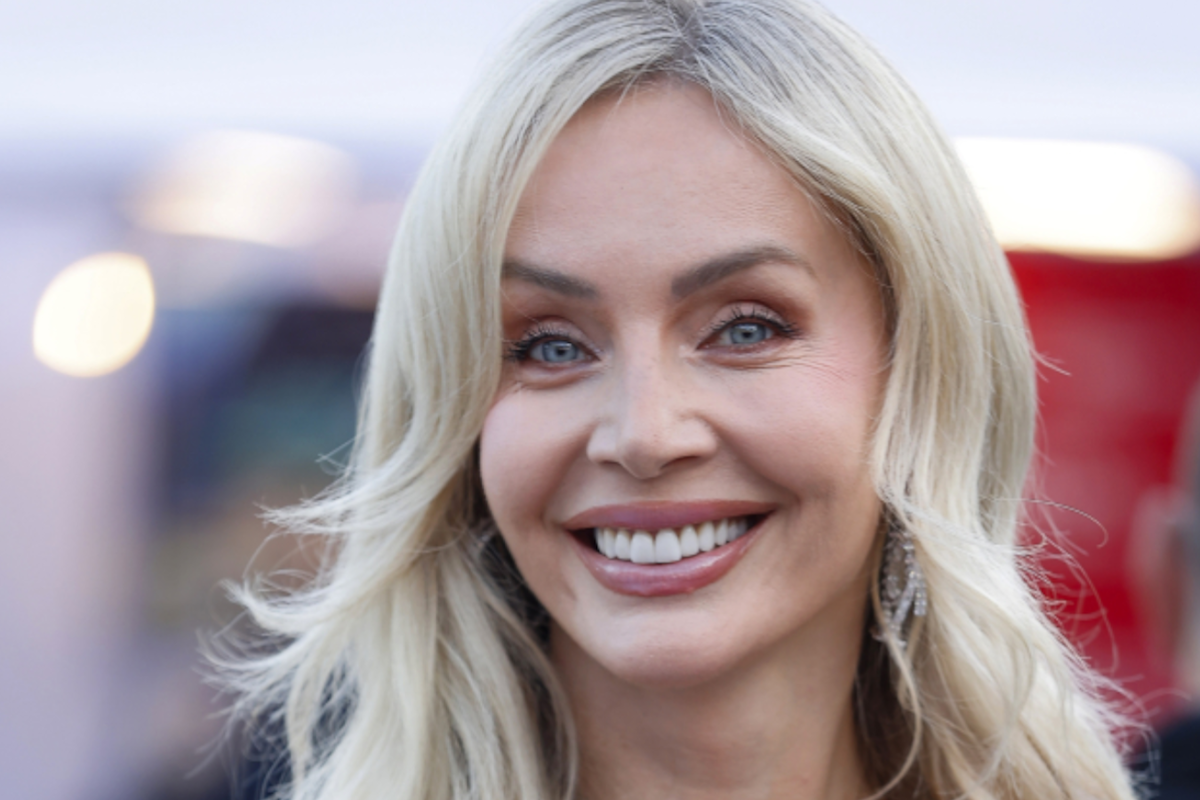 ''Blazer jacket'' to silna konkurencja dla ramoneski. Jesienią zaleje ulice. Agnieszka Woźniak-Starak już ją nosi