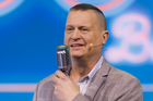 Gwiazdor TVP wziął czwarty ślub. Tak wygląda ukochana Kevina Aistona z ''Europa da się lubić''