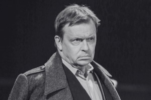 Gwiazdy żegnają Jana Frycza. Małaszyński, Kożuchowska, Jabłczyńska, Żulczyk i inni. Trudno powstrzymać łzy