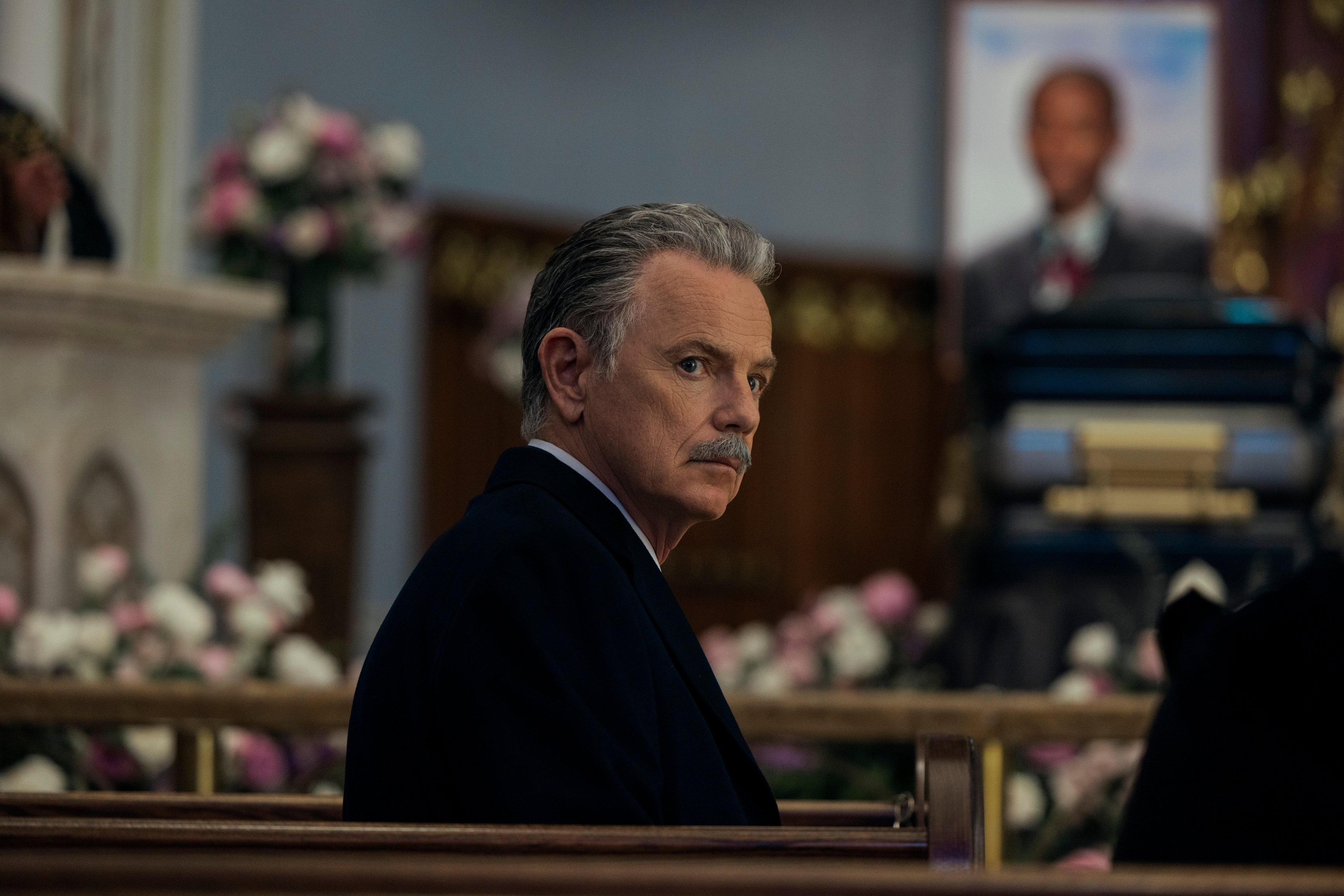 Jego dzieci ginęły w tajemniczych okolicznościach. Ten thriller na Netfliksie z każdym odcinkiem szokuje coraz bardziej