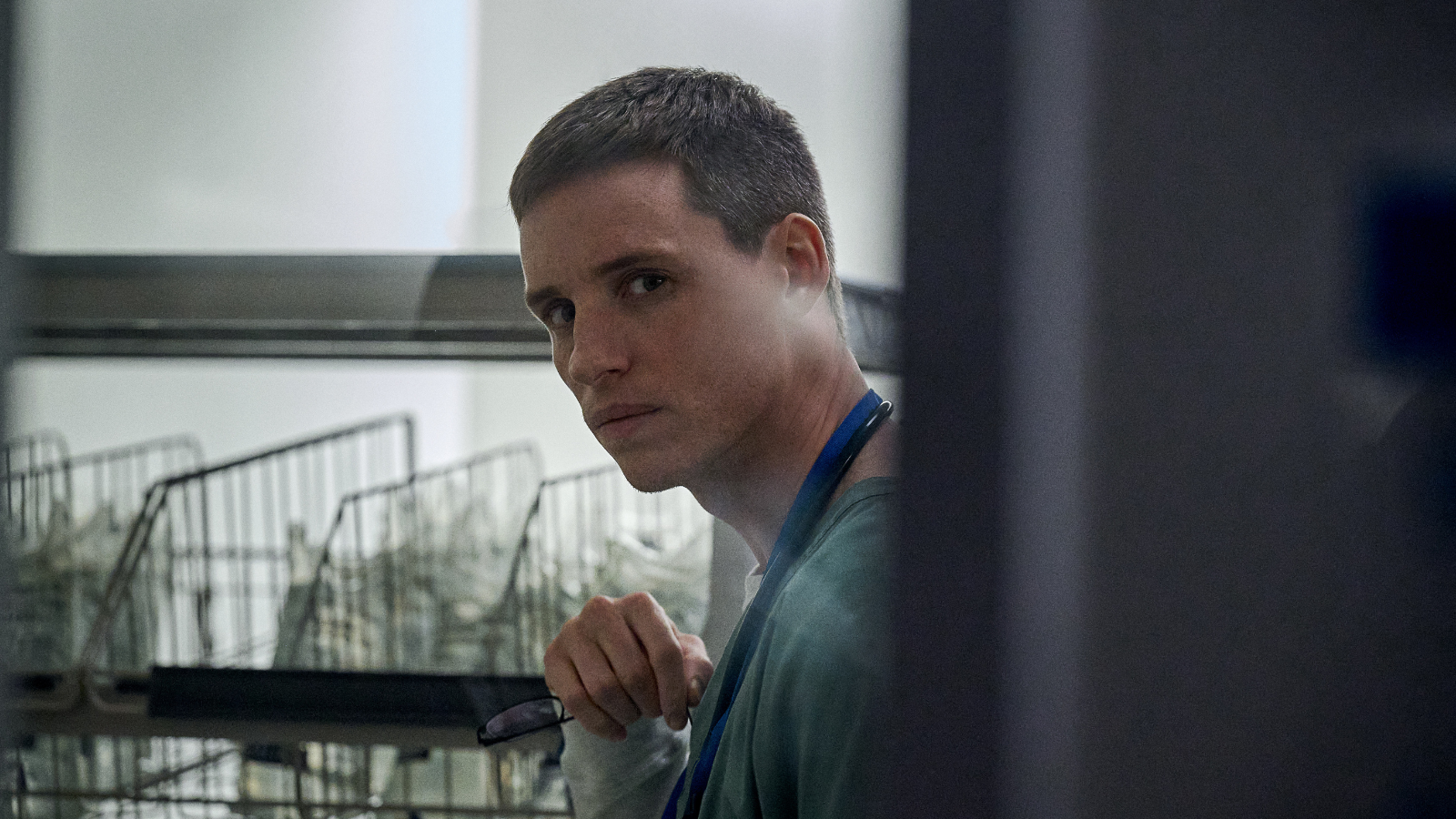 Ten medyczny thriller na Netfliksie szokuje. Wstrząsająca historia o pielęgniarzu, który skrywa mroczny sekret