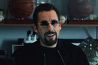 To jeden z najbardziej stresujących thrillerów na Netfliksie. Adam Sandler wpada w poważne tarapaty