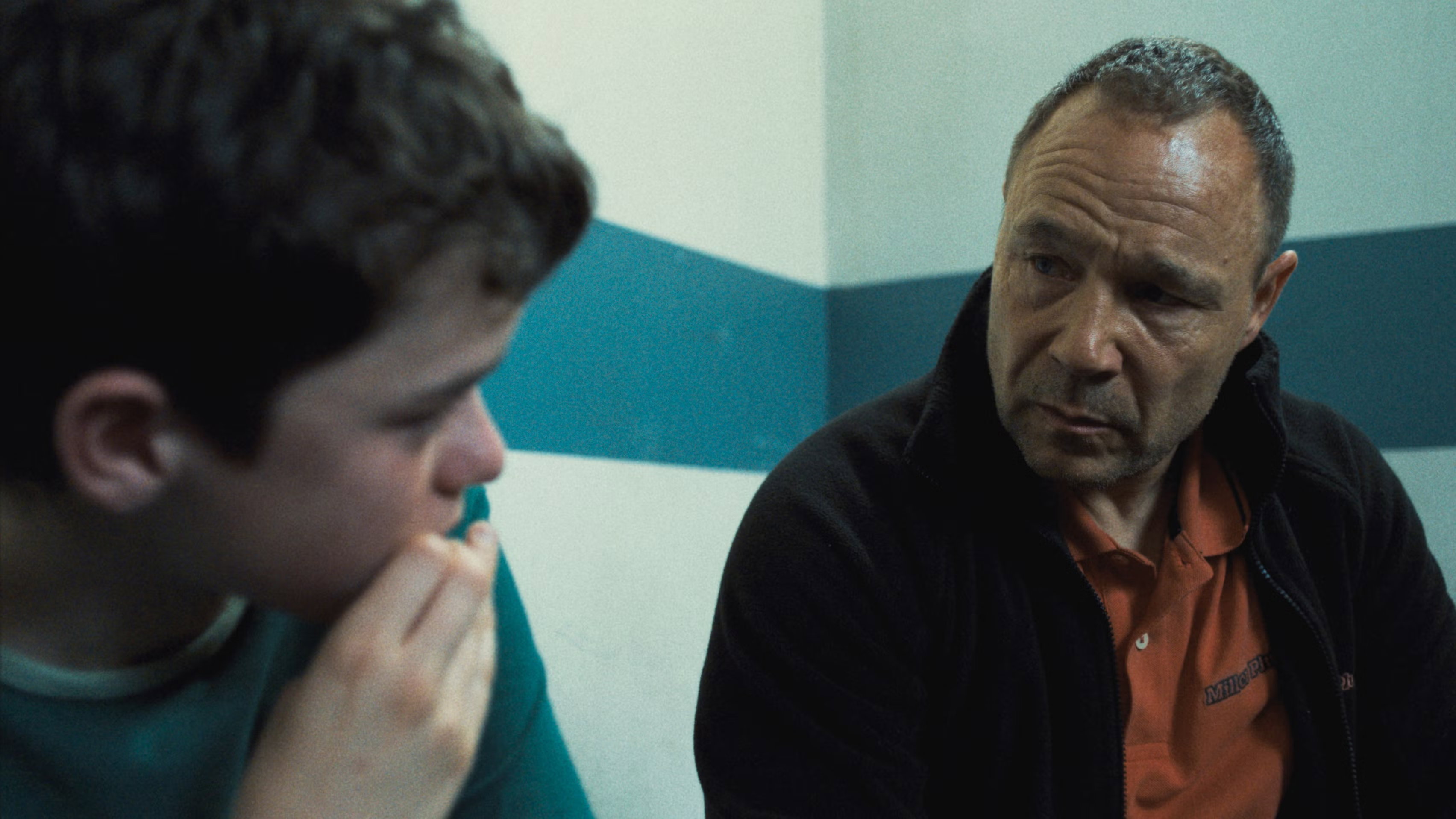 Nie wiedzą, jak pomóc własnemu dziecku. 5 dramatów Netfliksa, które bolą najbardziej
