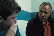 Nie wiedzą, jak pomóc własnemu dziecku. 5 dramatów Netfliksa, które bolą najbardziej