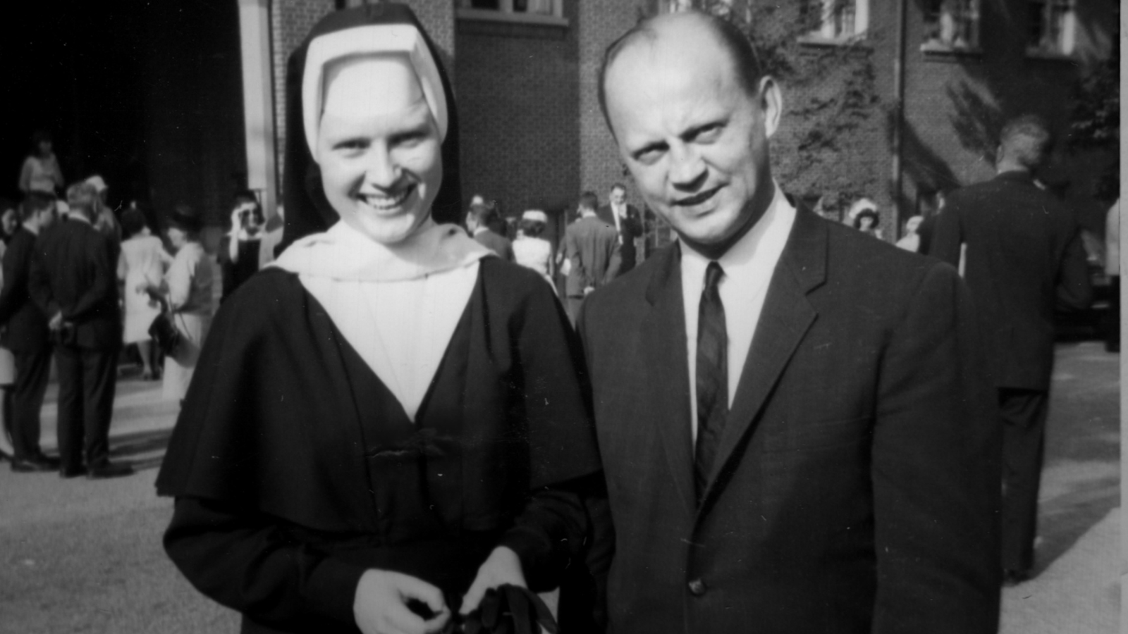 Tajemnicze zaginięcie siostry zakonnej i podejrzany ksiądz. Ten miniserial na Netfliksie opowiada przerażającą historię