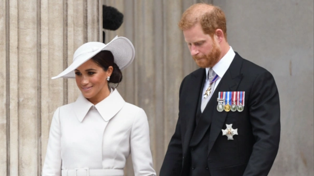 Ujawniono, dlaczego książę Harry i Meghan Markle wracają do Wielkiej Brytanii. Pracownik pałacu mówi wprost o diagnozie