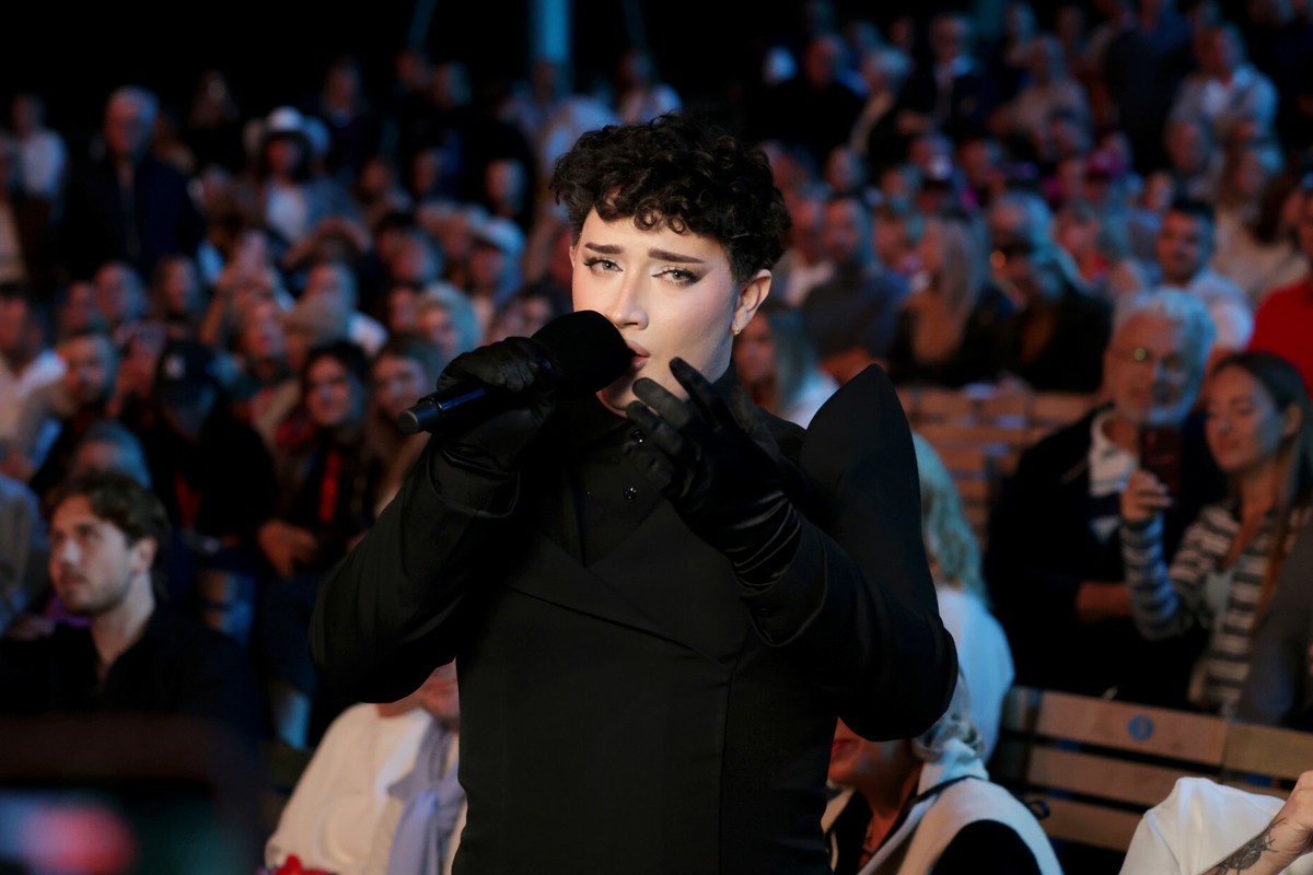 Znany influencer nagle zaśpiewał w Sopocie. Zawrzało w komentarzach