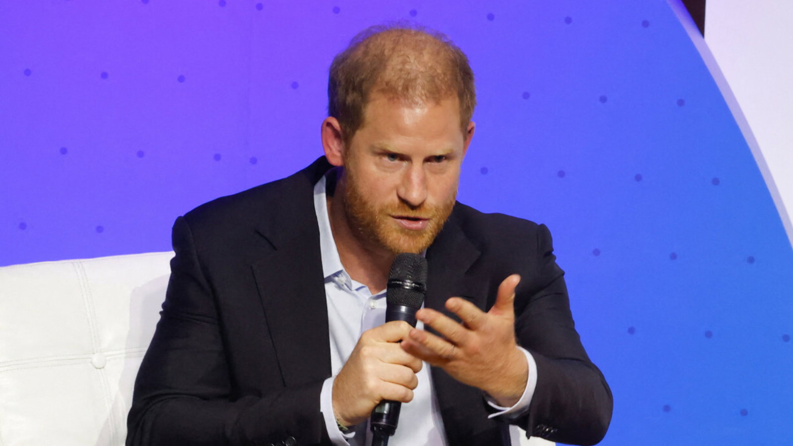 Nie do wiary, jak zachowuje się książę Harry po powrocie do Wielkiej Brytanii
