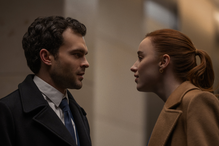 Ten thriller na Netfliksie to mocna historia o ambicji i zazdrości. Ona awansowała, on nie potrafi tego zaakceptować